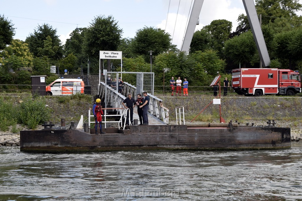 Uebung BF Taucher und Presse Koeln Zoobruecke Rhein P034.JPG - Miklos Laubert